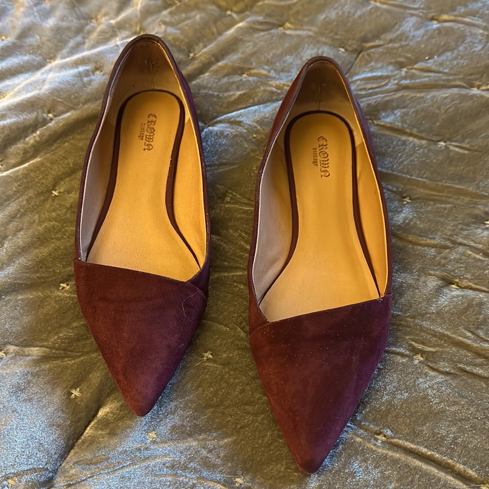 Crown Vintage, Burgundy Suede pointy toed flat